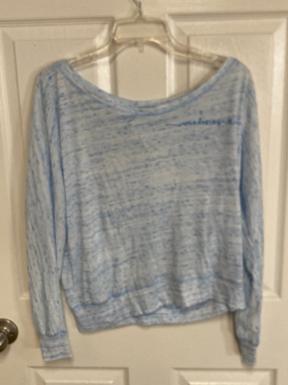 Wandering heart long sleeve tee Like New blue size medium Women's